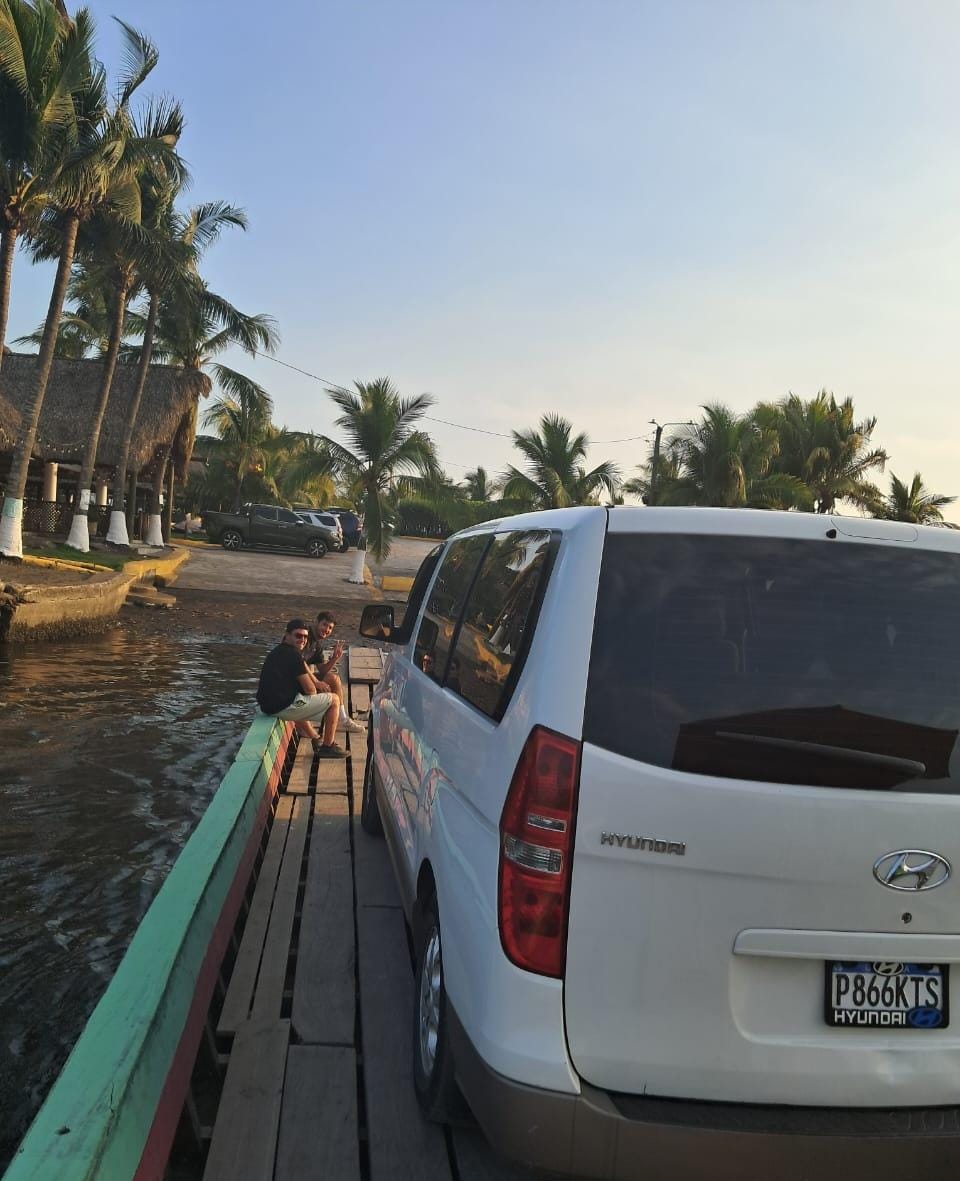 Transporte Shuttle: Panajachel – Flores (Petén) - Imagen 9